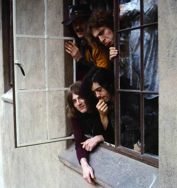I Led Zeppelin fotografati al Chateau Marmont di West Hollywood, nel 1969.